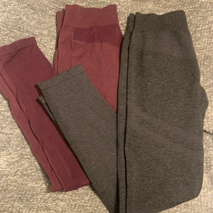 Tränings tights - Två stycken tränings tights från lager 157, super stretchiga och sköna har bara så många andra så dom här kommer inte till användning. Båda är i storlek medium. Köparen står för frakten❣️