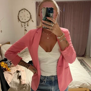 Rosa kavaj - Rosa kavaj. Sparsamt använd i perfekt skick. Storlek 34.