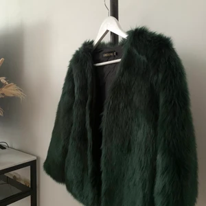 Grön pälsjacka - Grön jacka i fuskpäls st S
