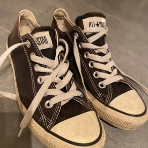 Låga svarta converse - Svarta låga converse strl 37,5 (såklart äkta)