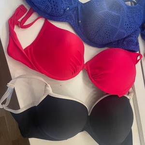 Tre bikini toppar - Fina bikini toppar 