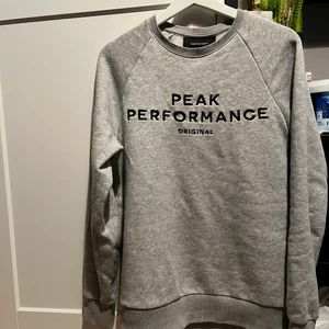 Peak performance tröja  - Säljer en peak performance tröja långärmad storlek Large 