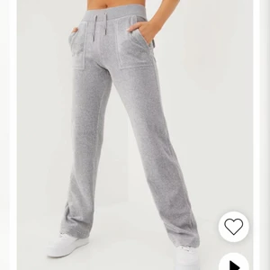 Juicy byxor Stl M  - Nästan inte använda, storlek M/S. Supersköna och som nya! Passar väldigt bra. Säljer för att jag har tröttnat. 