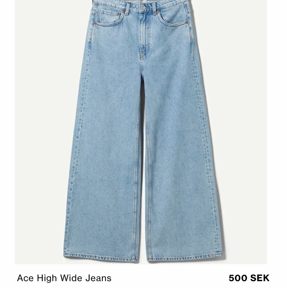 Säljer mina weekday ace jeans som är köpta i sommar, i bra skick💕köpta för 500kr, köparen står för frakten . Jeans & Byxor.