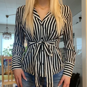 Randig topp från Gina💞 - Randig topp från Gina i stl:xs💞 150kr eller bud!