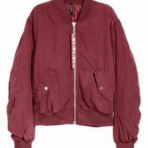 Bomberjacka  - Bomberjacka i mörkare röd färg. Använd ett par gånger. Säljer pga av den inte används längre. 