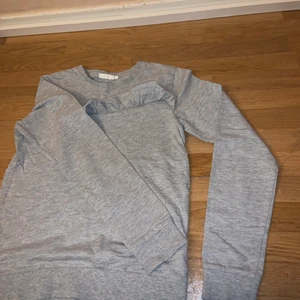 Tröja  - En använd tröja, den är fortfarande som ny!