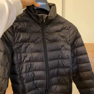 Jacka  - Nästan aldrig använd, inga skador inga fläckar storlek 158 passar en xxs/xs