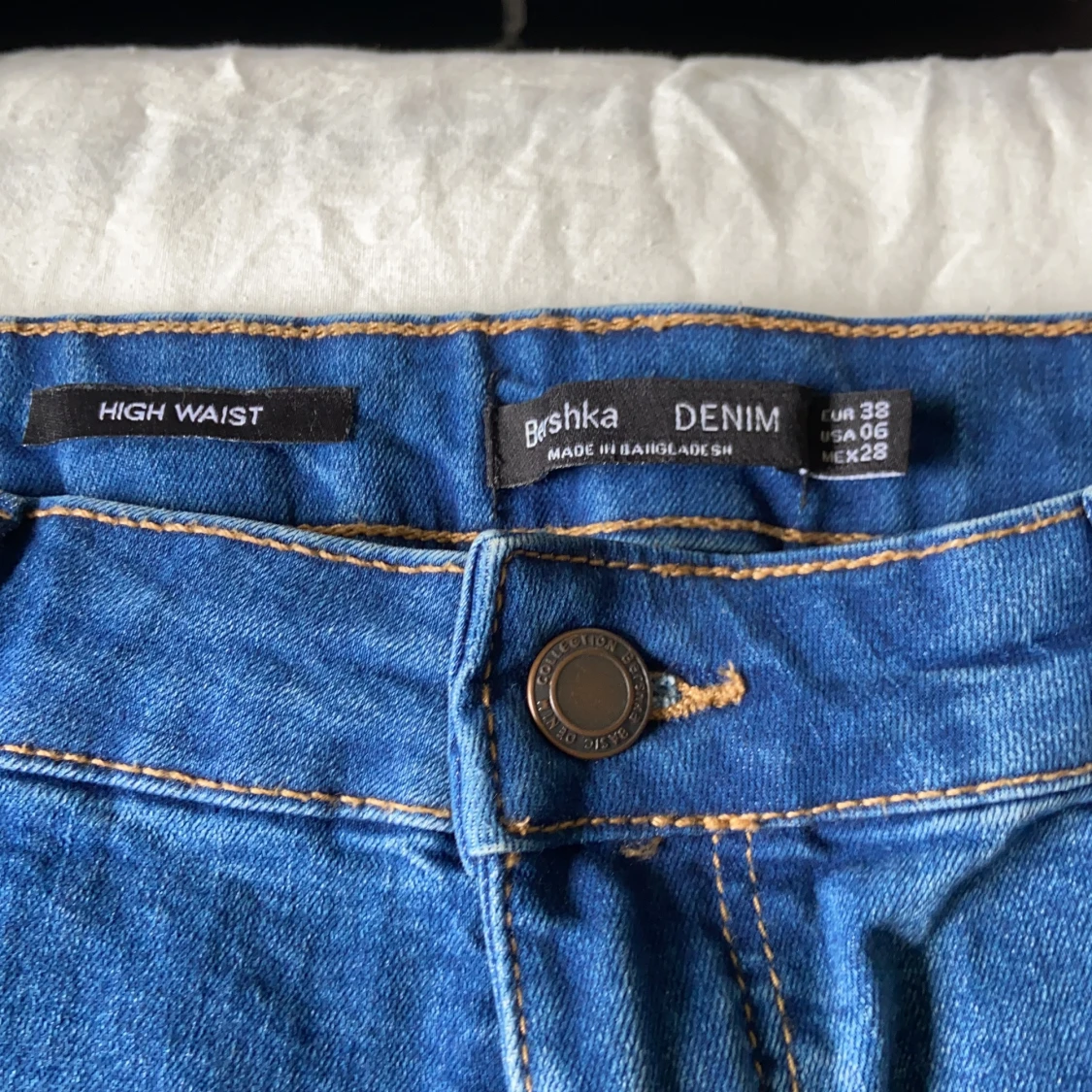 Jeansshorts från Bershka, high waisted. Storlek 38 - 90