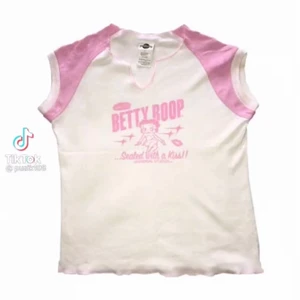 söker! - Söker kläder som är i den här stilen! Skicka ett meddelande ifall ni hsr något likande 