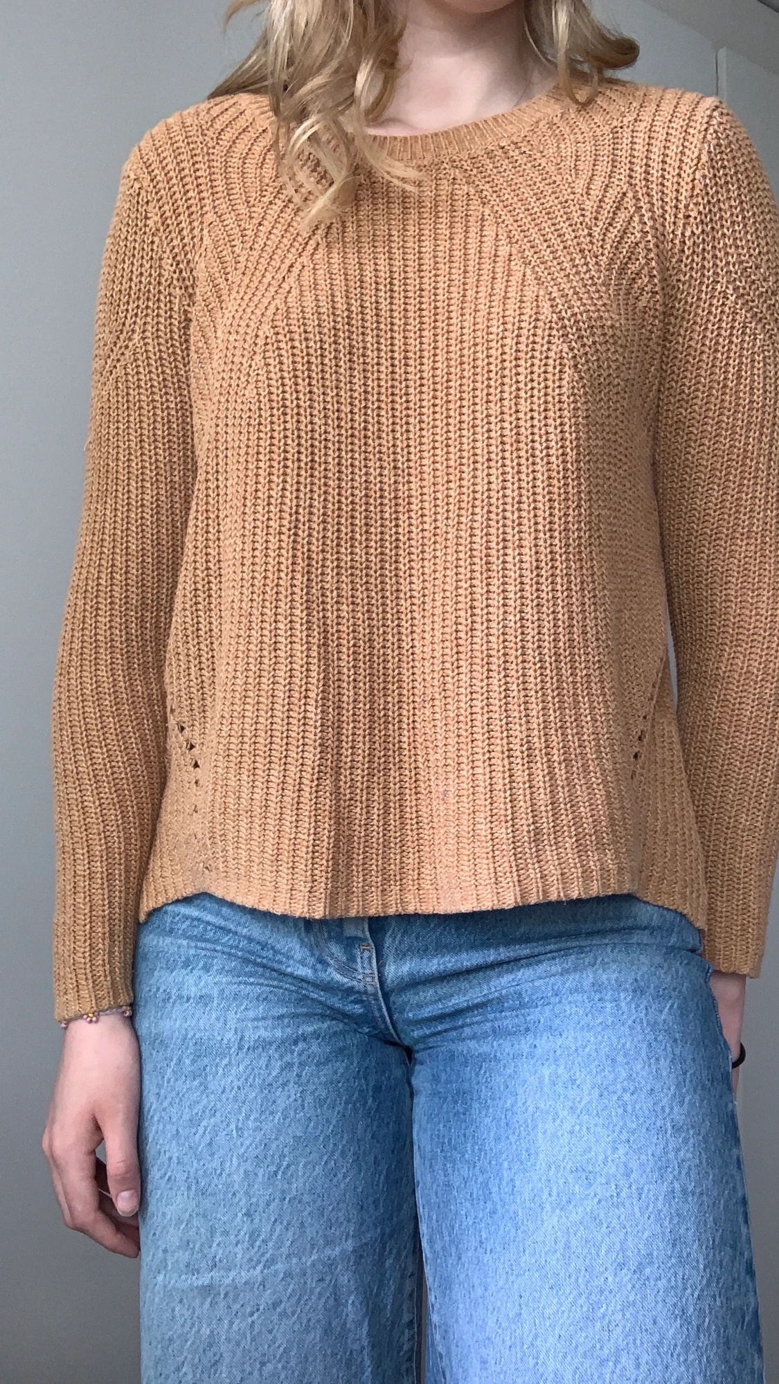 Stickad tröja i storlek M  - 90