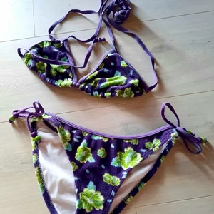 Bikini från Bikbok. Stl XS - Jättefin bikini från bikbok i "frotté" (handduksmaterial). Använd fåtal gånger och såklart tvättad. Väldigt fint skick! 🌸💗