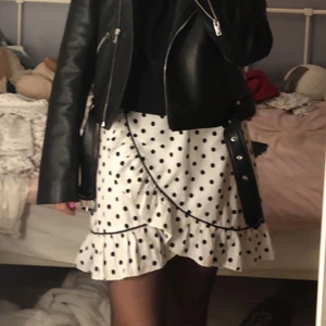 Prickig kjol - Jätte fin till sommaren!!!