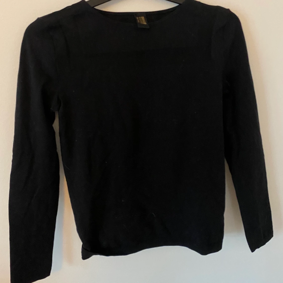 Två svarta basic tröjor - 90