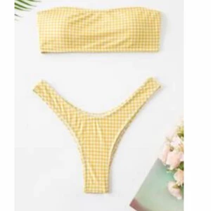 Shein bikini - Oanvänd bikini, fin när man är brun, storlek M men deras storlekar är små så passar mer S