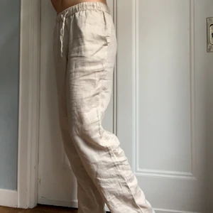 Linnebyxor - Perfekta linnebyxor till sommaren. Säljer pga de va lite för korta för min smak.(Jag är 173) Storlek S🌟 Säljer för 200+frakt💖🌟