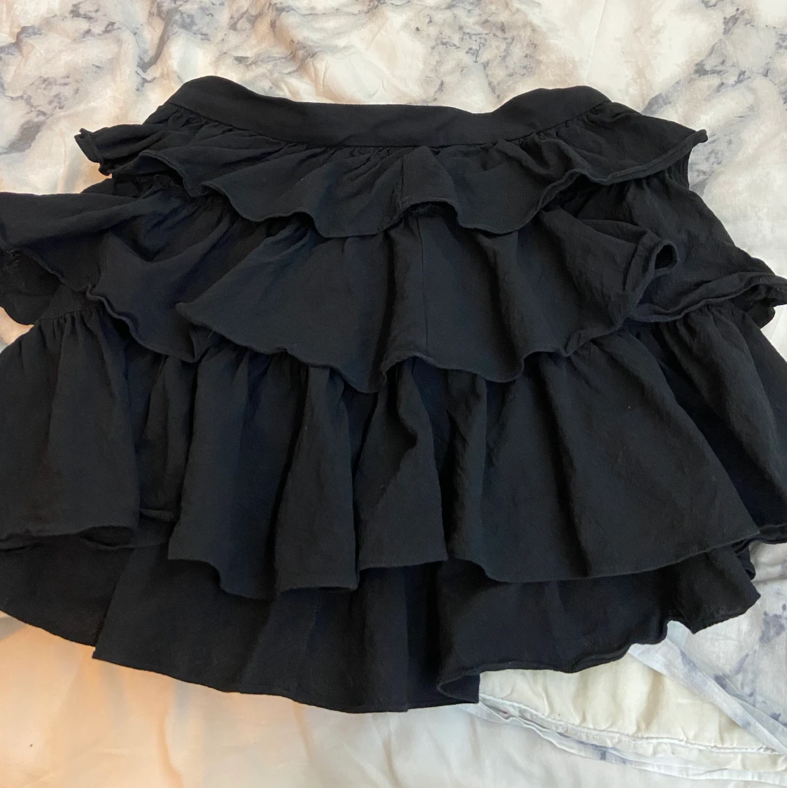 Svart volang kjol - 90