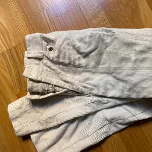 Manchesterbyxor i beige - Manchesterbyxor i beige från Forever21