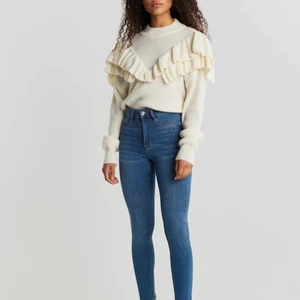 Gina tricot jeans - Molly petite high w jeans från Gina tricot i storlek xs.                               Oanvända då det var för små för mig.                                     Frakt står köpare för!