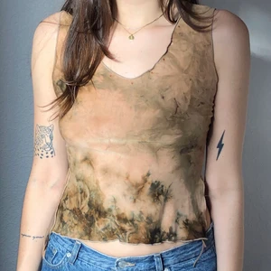 Topp - Topp jag köpte via Depop i New York, märket är Forever21. Jättegulligt, stretchigt och superskönt material. Bra skick 💛 Jag är en S/M. 