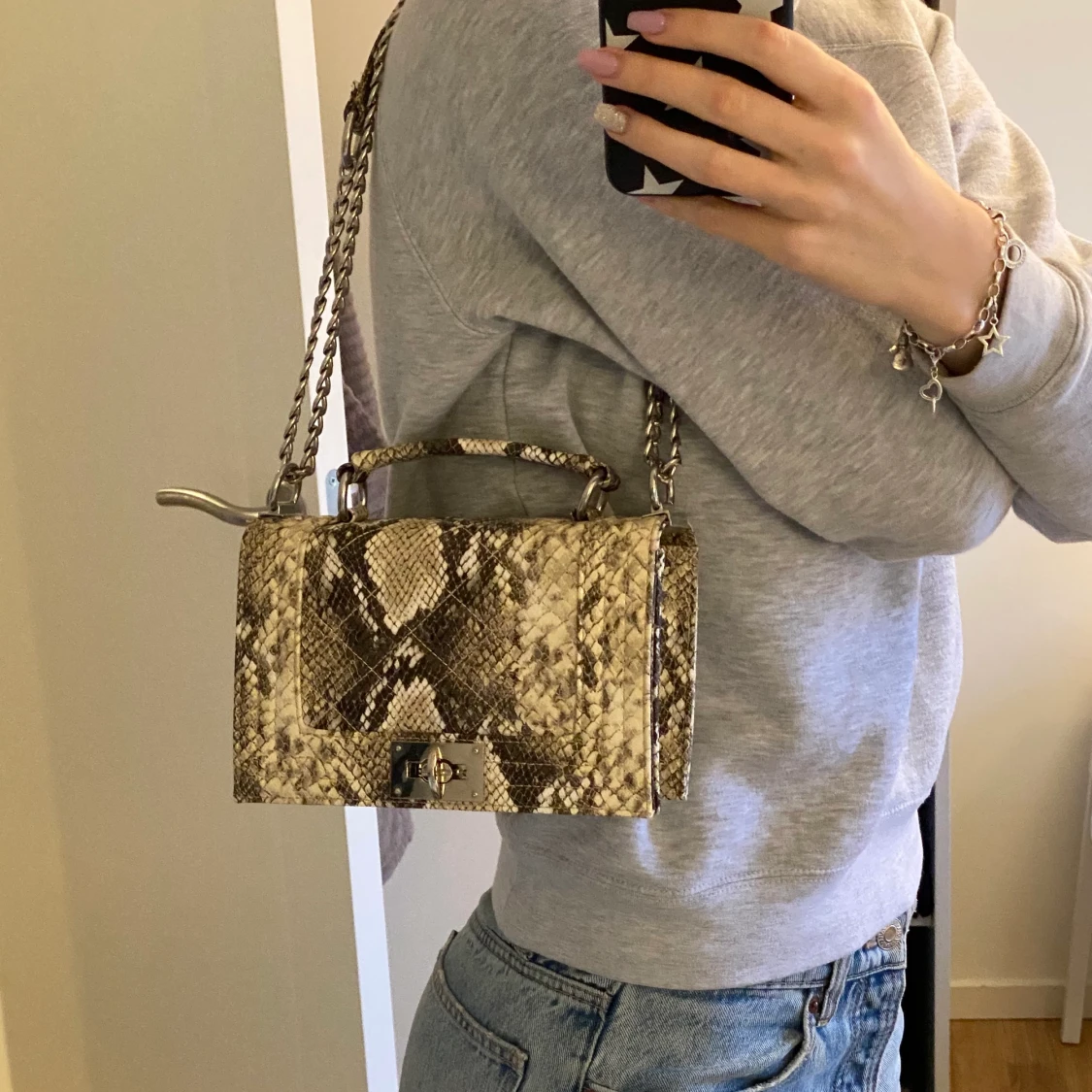 Fake ormskinn väska