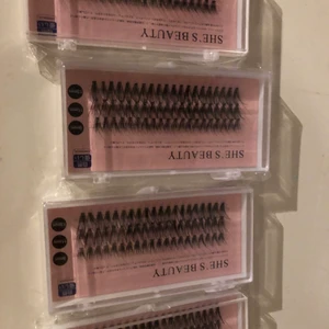 Singelfransar - Jätte fina singel fransar i olika längder, 9-13mm. Dom är fluffiga och ser ut som volym fransar på. Dom är inte glansiga och ser inte ”billiga” ut. (Det går att köpa med lim, men det kostar)