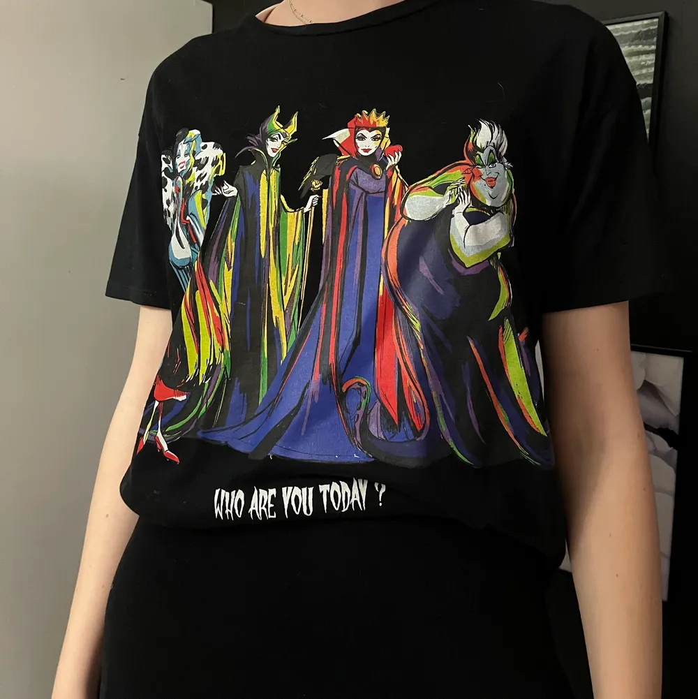 En Disney villans T-shirt från Zara ✨ Framt tillkommer!. T-shirts.