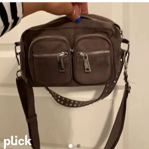 Väska!!!! -  Vill bli av med dem så fort som möjligt!💗 bästa bud köper väska kontakta gäRna jag börjar på 50 💗😘Även slutsålda överallt i alla fall den lilla. DEN FÖRSTA ÄR SÅLD!!!!!