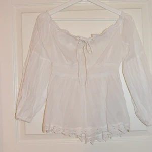 Off shoulder blus - I fint skick. Har sytt om den lite i ärmarna (var volang innan).