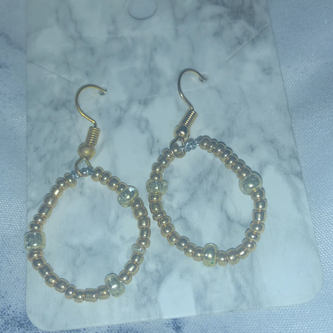 Ett par handgjorda örhängen. - 91