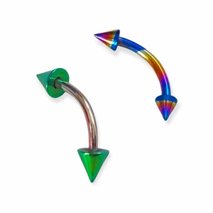 Ögonbrynspiercingar - Vanliga ögonbrynspiercingar i kirurgiskt stål. Den gröna är 8 mm och den flerfärgade är 9 mm. 15 kr styck. 25 kr för båda! Köp nu! ✨
