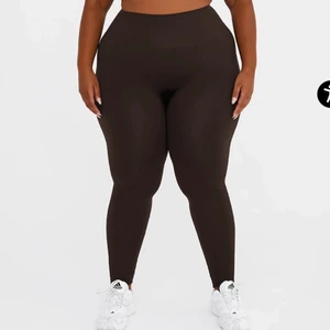 Tränings tights  - Ett par mörkbruna leggings från märket set active. Använda en gång. Frakt tillkommer. 