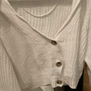 Kofta - En kofta från Stradivarius, använda ett fåtal gånger är i fint skick och lätt att matcha. 