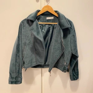 Oanvänd jacka  - Väldigt unik jacka köpt utomlands som jag aldrig använt 