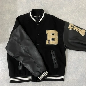 Jacka  - Köpte denna jacka men använder inte längre 