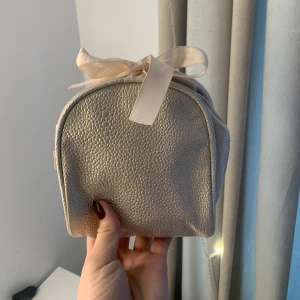 Söt liten väska 💕 - Nästan aldrig använd, köparen står för frakten📦