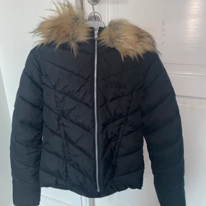 svea-jacka - fin svea-jacka. storlek 160, true to size.