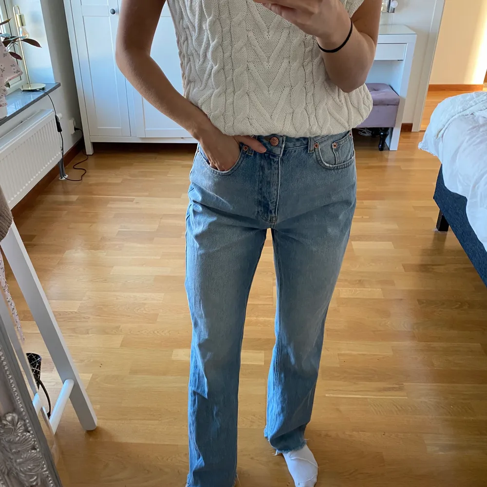 Vida ljusblå NA-KD jeans, storlek 34✨. Jeans & Byxor.