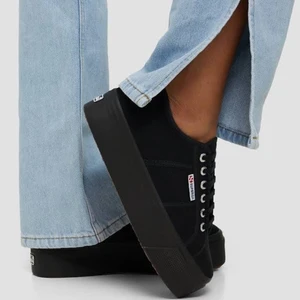 Platform sneakers - Använda få gånger, liten defekt på loggan men annars i toppskick! Frakt tillkommer