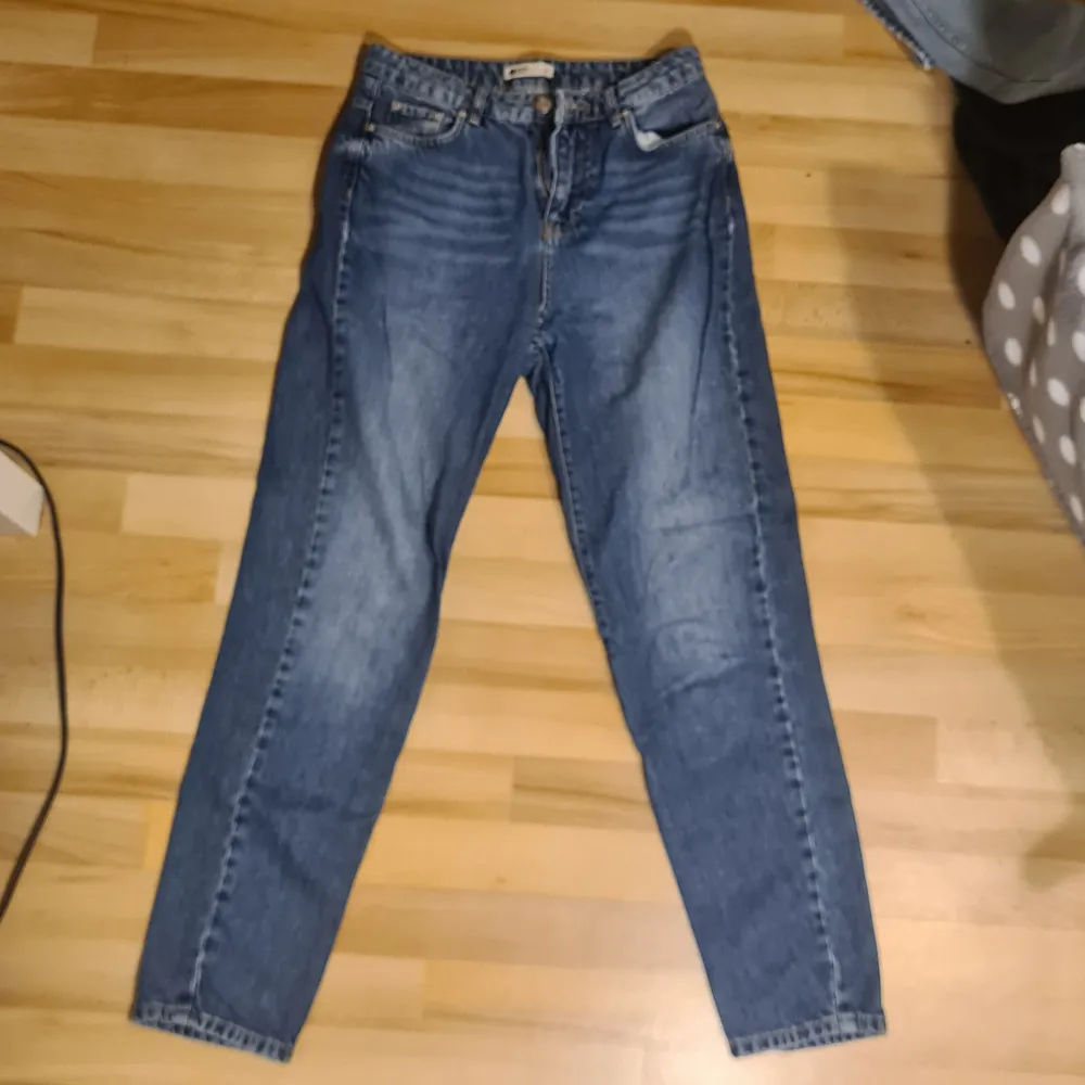 Gina tricot jeans size 36 sparsamt använda. Jeans & Byxor.