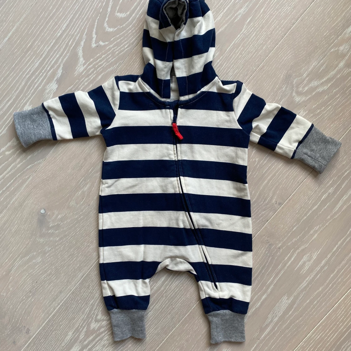 Jumpsuit från H&M storlek 56  - 90