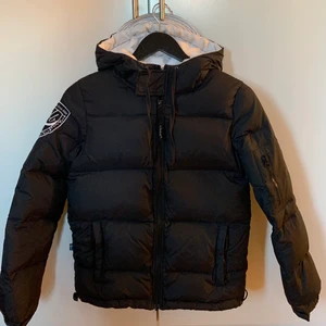 D’brand jacka xs - Använd 1 vinter, säljes pga jag rensar ut, i fint skick. Köparen står för frakt