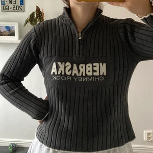 Turtelneck Tröja - Tjock turtelneck tröja med tryck. För mer info är det bara att fråga 