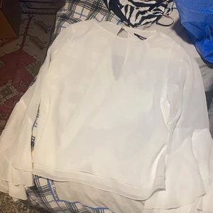 Tröja - Storlek s, super snygg men lite genomskinlig 