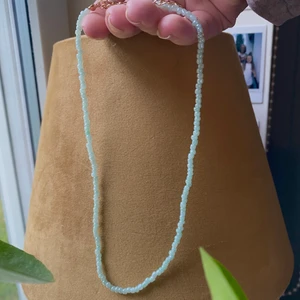 Ljusblått pärlhalsband - Ljusblått pärlhalsband för 30kr+12kr frakt✨🌸