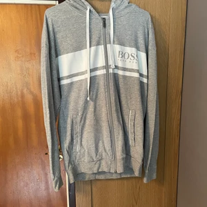 Hugo boss tröja storlek M - Knappt använd Hugo boss tröja i storlek M