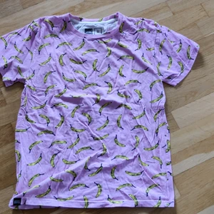 Banana t-shirt  - Från dedicated som är svensk märke, jätte bra skick, tyvärr för små för mig, storlek S 