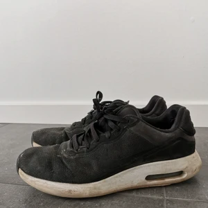 Nike gympaskor i stl 43 - Svarta nike air
