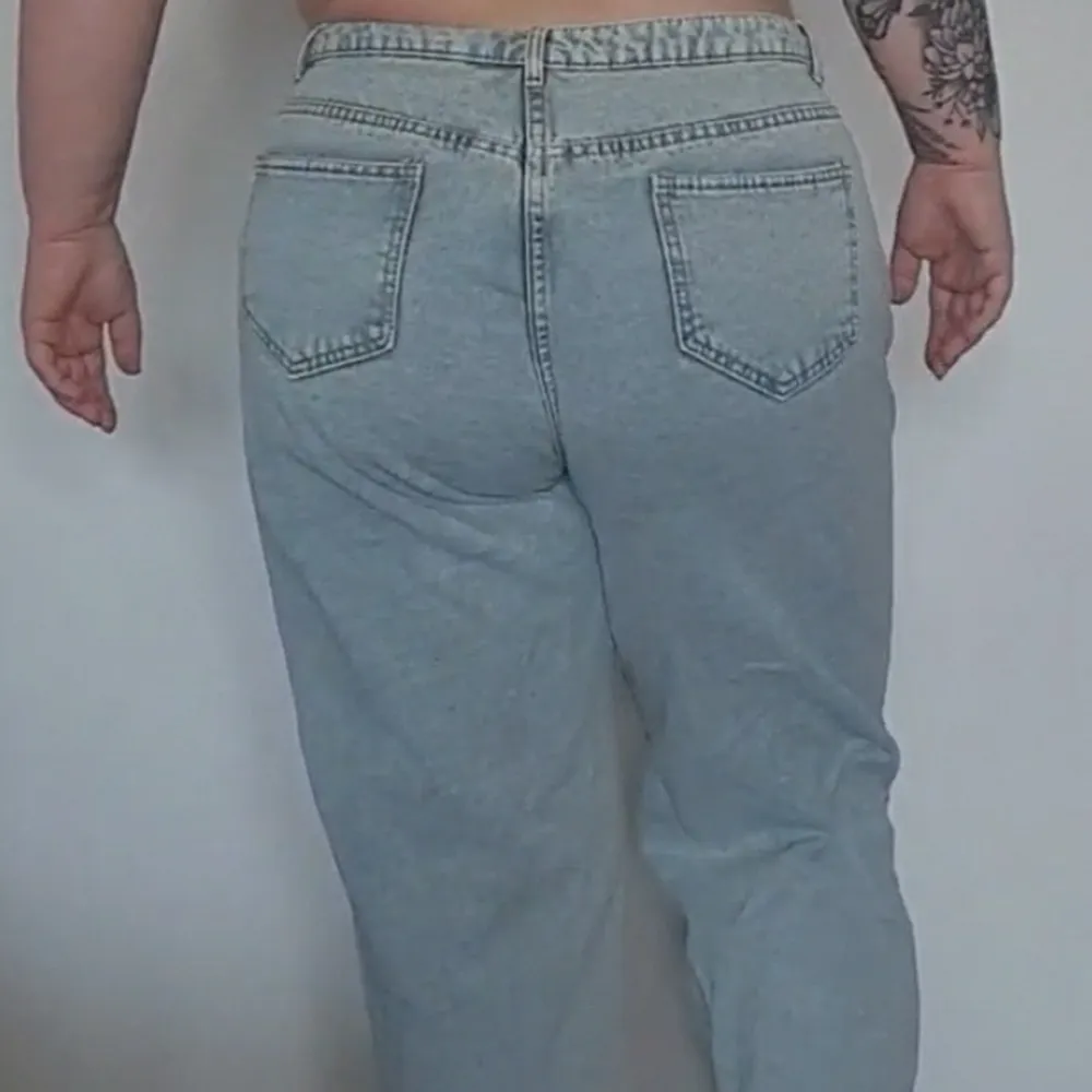 Plus size slitna mom jeans! Stlk 48. Bekväma men inte min stil så endast provade. . Jeans & Byxor.