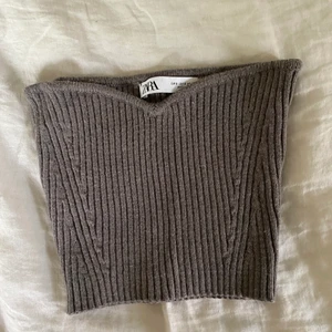 Zara stickad topp - Grå stickad topp från Zara. Storlek S. Passar XS-S skulle jag säga. 